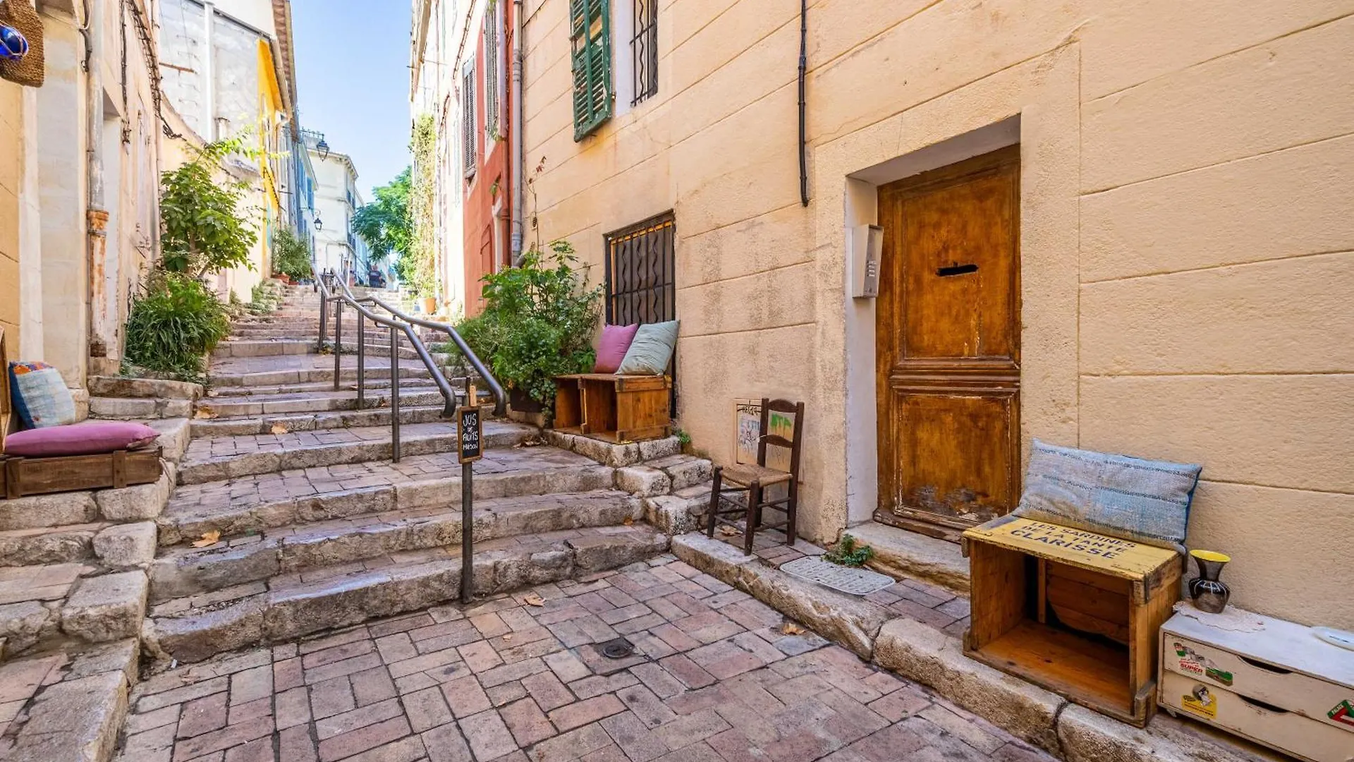 1 Bedroom Apartment In City Center, Near Old Port Marselha