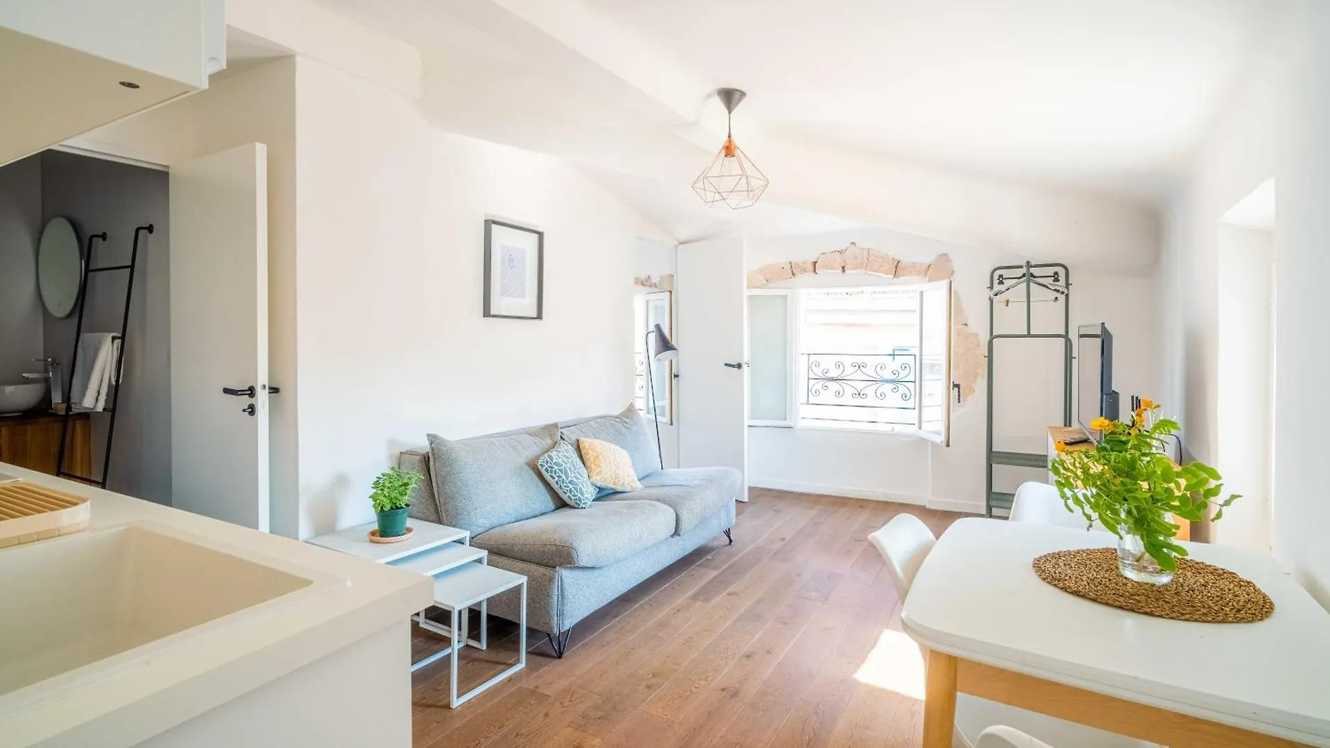 1 Bedroom Apartment In City Center, Near Old Port Marselha 0*,
