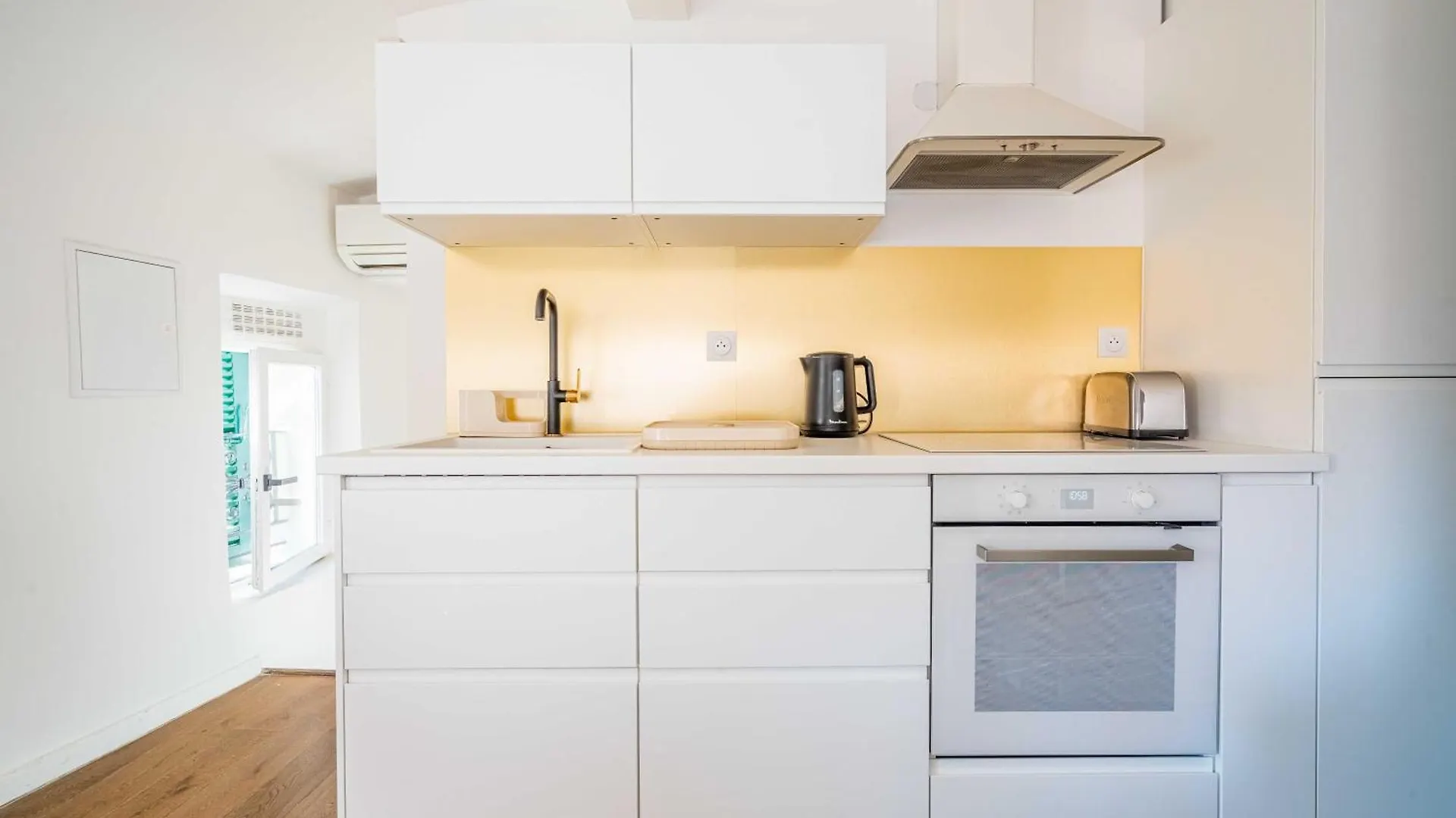 1 Bedroom Apartment In City Center, Near Old Port Marseille